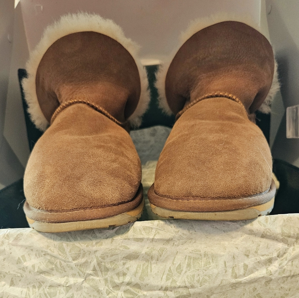 NEW HONEY BROWN EMU BOOTIES/NIB/ SIZE 9 (FITS SMALL)/ALL PAPERWORK IN BOX
